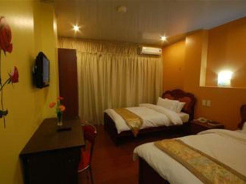 A&A Plaza Hotel Puerto Princesa Екстер'єр фото